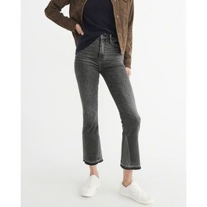 HIGH-RISE ANKLE FLARE JEANS